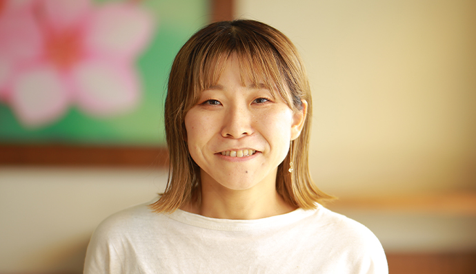 スタイリスト　柳岡未来