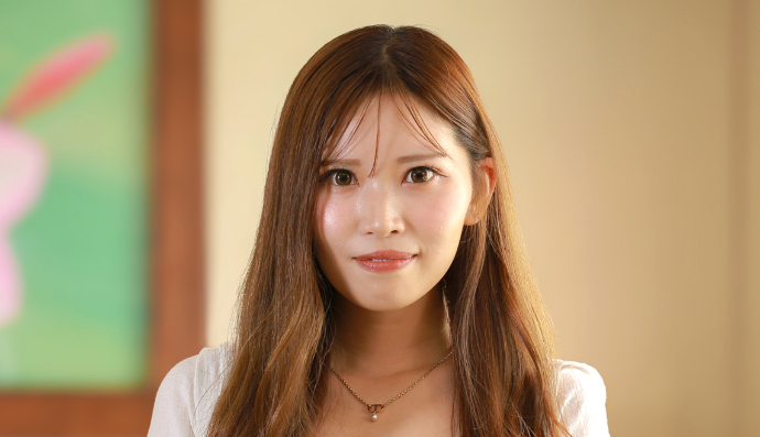 フロント　小飯田桃花<